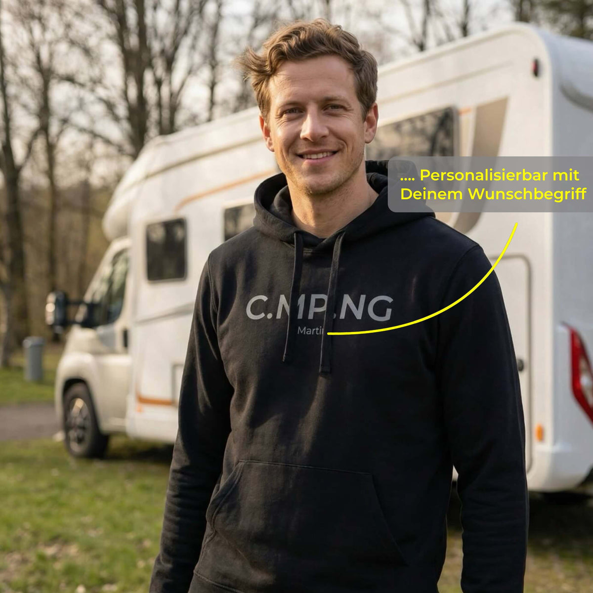 Modelfoto des C.MP.NG Unisex Hoodie „Classic“ in schwarz